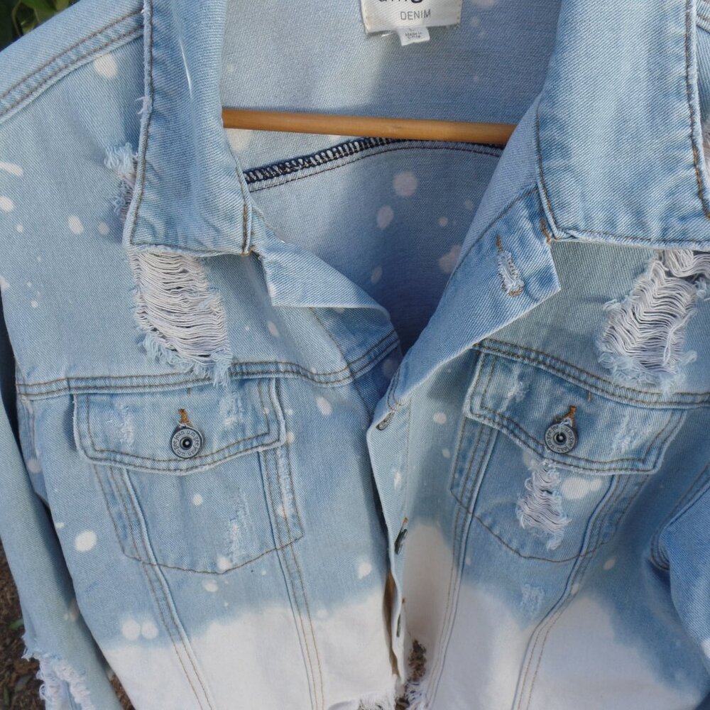 Umgee Denim Bleach Distressed Jean Jacket NWT LARGE - Picture 7 of 11
